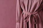 Indlæs billede til gallerivisning Oversize småternet skjortekjole Pink │ McVERDI
